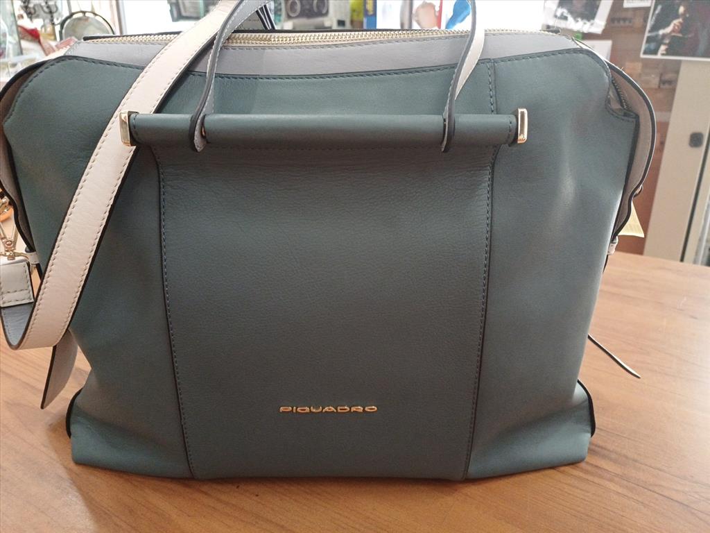 BORSA PELLE VERDE AZZURRA CON BORDI CHIARI PIQUADRO CON GARANZIA