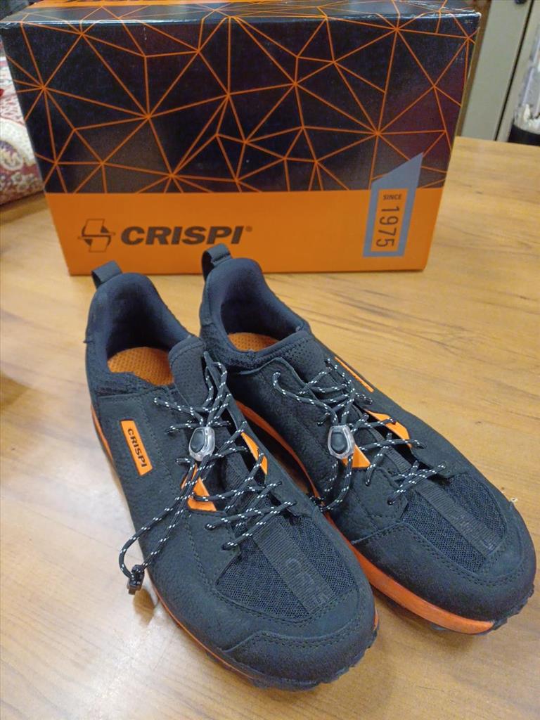 SCARPE NERE/ ARANCIO  DA TREKKING CRISPI TG. 38