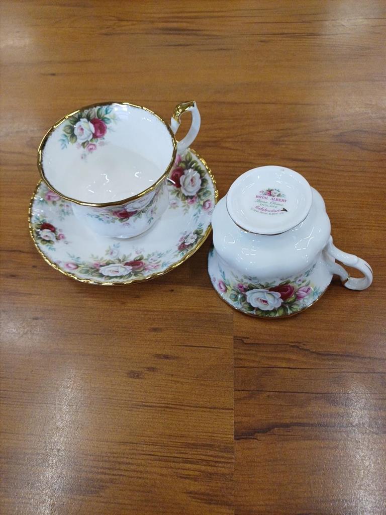 TAZZA CON PIATTINO ROYAL ALBERT